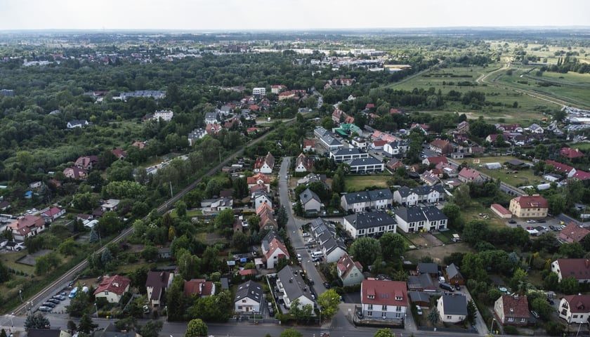 <p>Kowale, widok z drona</p>