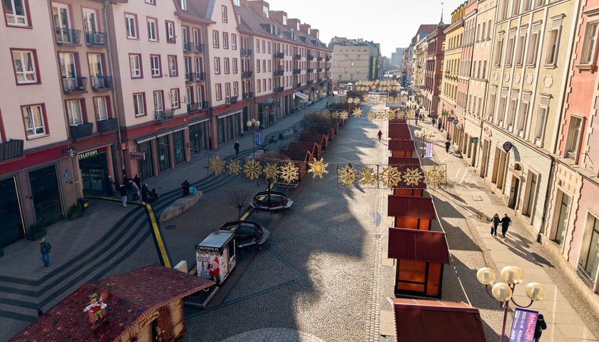 Budowa Wrocławskiego Jarmarku Bożonarodzeniowego, 19 listopada 2025