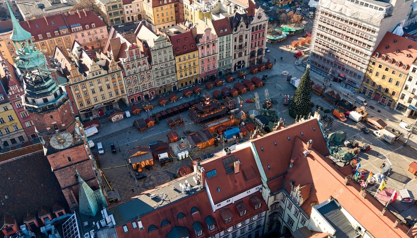 Budowa Wrocławskiego Jarmarku Bożonarodzeniowego, 19 listopada 2025