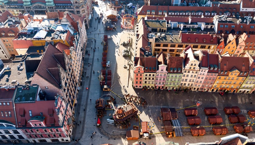 Budowa Wrocławskiego Jarmarku Bożonarodzeniowego, 19 listopada 2025