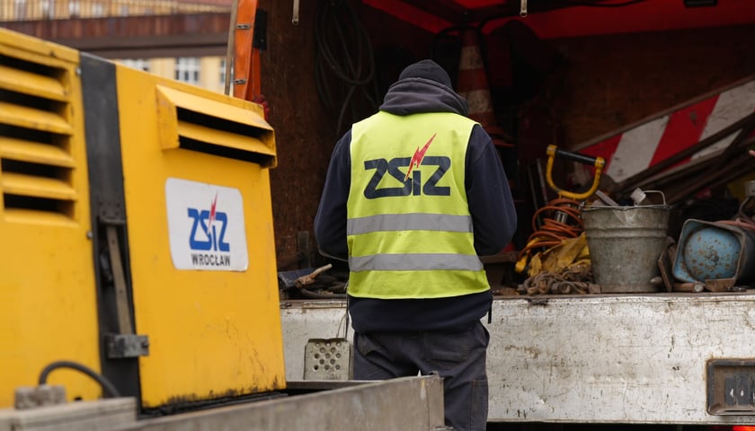 Prace przy naprawie szyn na ul. Legnickiej, 20.11.2025