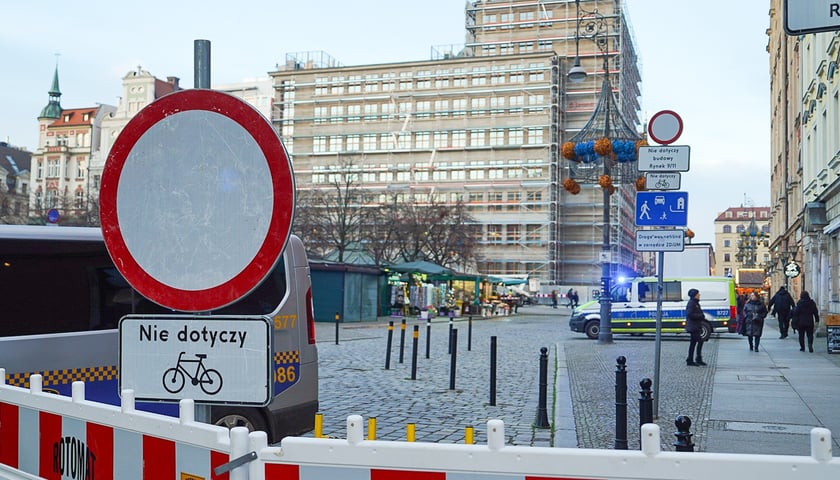 Plac Solny w dniu otwarcia Wrocławskiego Jarmarku Bożonarodzeniowego, 21 listopada 2025
