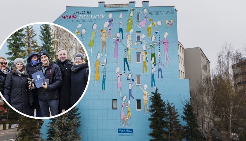 Na dużym zdjęciu mural Andrzeja Tylkowskiego na budynku przy Krakowskiej 25/27, na małym zdjęciu nagrodzony Andrzej Tylkowski z nagrodą