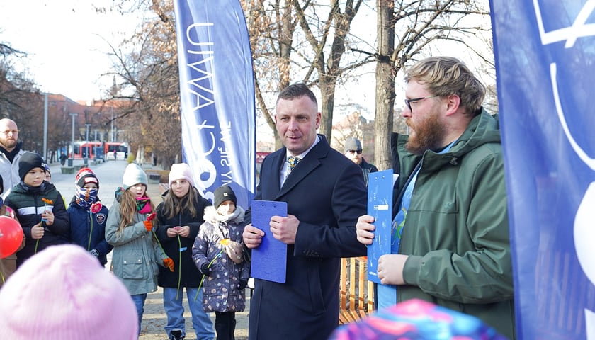 Odsłonięcie Ławeczki Życzliwości na bulwarze Xawerego Dunikowskiego, 21 listopada 2025