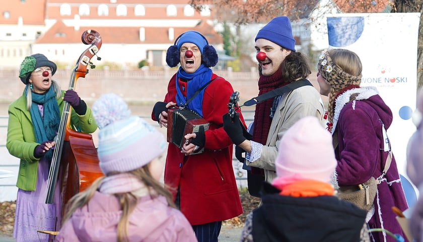 Odsłonięcie Ławeczki Życzliwości na bulwarze Xawerego Dunikowskiego, 21 listopada 2025