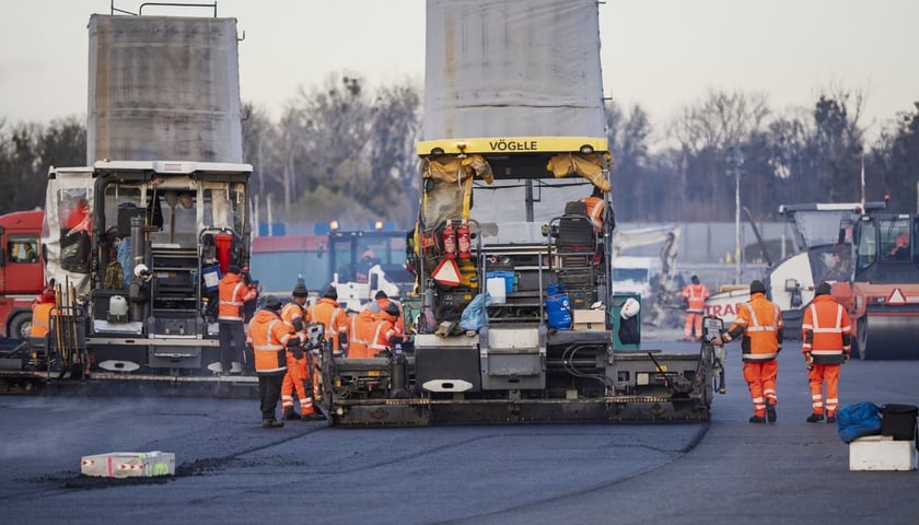 Wrocławskie lotnisko do obecnie gigantyczny plac budowy 