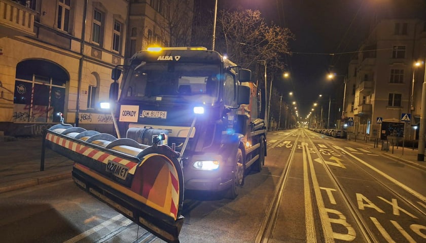 Pługopiaskarki są od rana na mieście - już działają