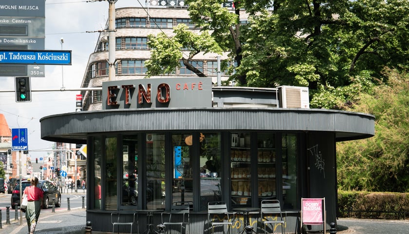 Na zdjęciu budynek dawnej kawiarni Etno Cafe Okrąglak we Wrocławiu.