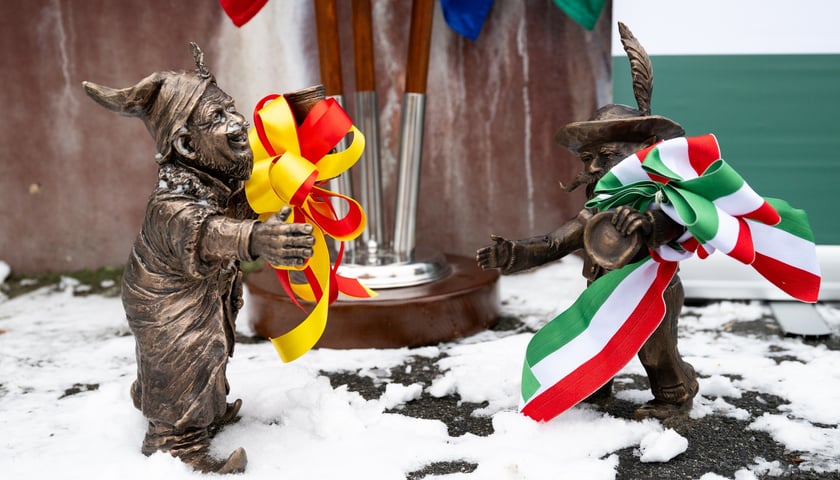 Dwa nowe krasnale na Bulwarze Słonecznym we Wrocławiu (okolice ul. Drobnera)