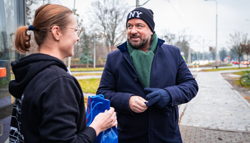Dzień Motorniczego. Wrocław, 25.11.2025. Pracowników MPK Wrocław odwiedził na pętli prezydent miasta Jacek Sutryk.