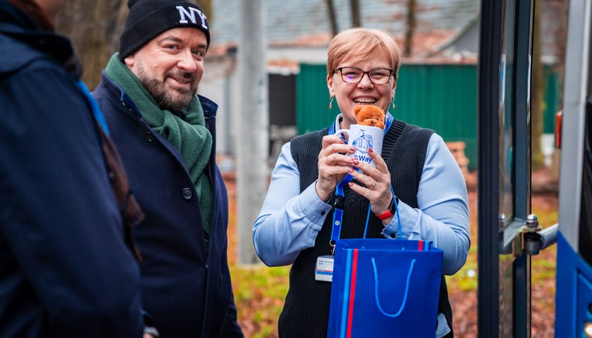 Dzień Motorniczego. Wrocław, 25.11.2025. Pracowników MPK Wrocław odwiedził na pętli prezydent miasta Jacek Sutryk.