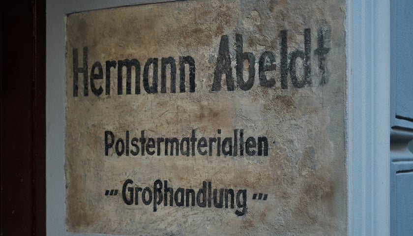 Kamienica wspólnotowa Cybulskiego 19 w listopadzie 2025