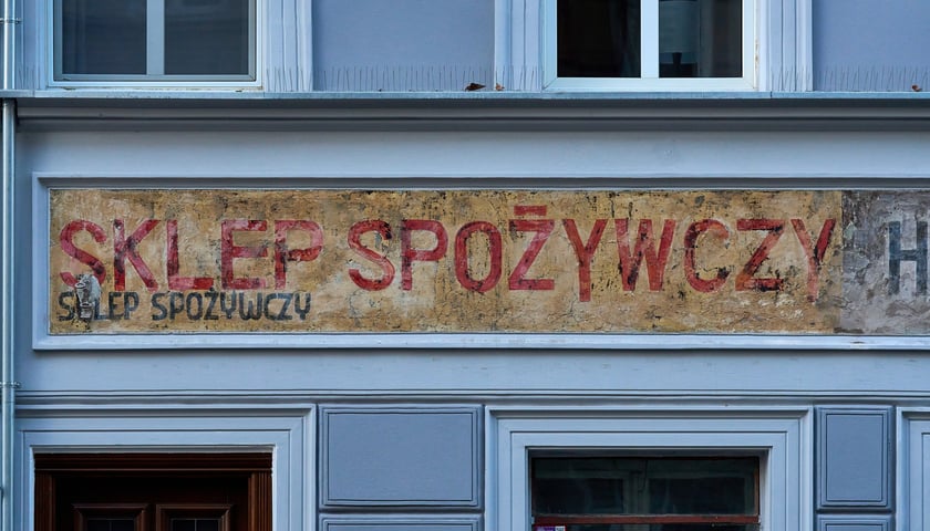 Kamienica wspólnotowa Cybulskiego 19 w listopadzie 2025