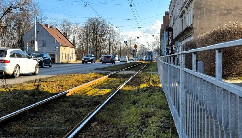 Obecnie tramwaj dojeżdża do pętli "Księże Małe". Ostatni odcinek pokonuje jednym torem 
