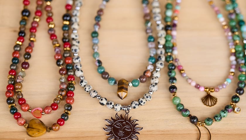 <p>Ezoteryczna biżuteria z kamienia z Handmade by Blueberry</p>