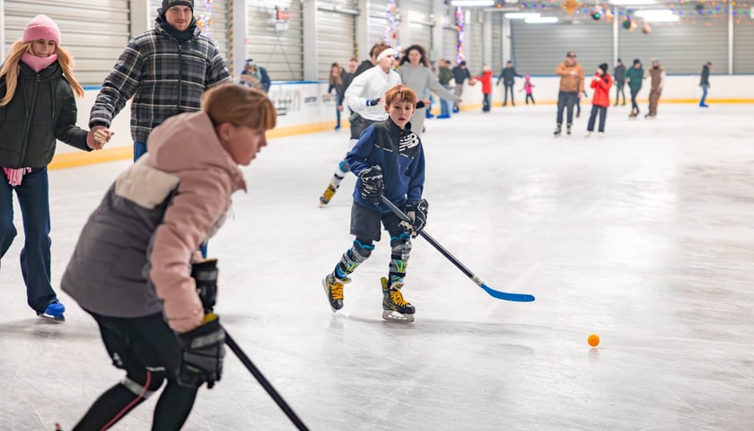 Andrzejki na lodowisku przy ul. Spiskiej we Wrocławiu