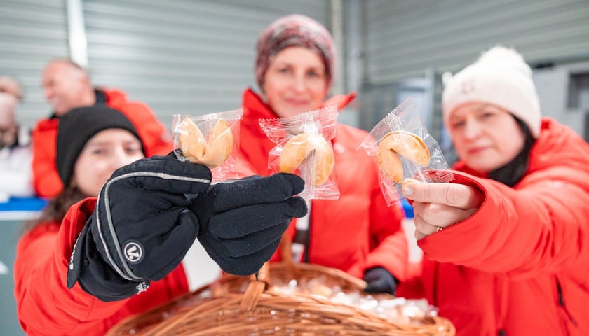 Andrzejki na lodowisku przy ul. Spiskiej. Były nawet ciasteczka z wróżbą!