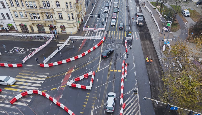 Prace przy przebudowie węzła Drobnera-Dubois. Zdjęcie z 1 grudnia 2025 r.