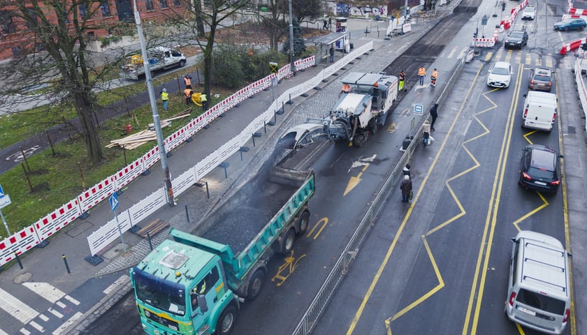 Prace przy przebudowie węzła Drobnera-Dubois. Zdjęcie z 1 grudnia 2025 r.