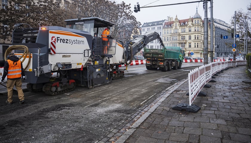 Prace przy przebudowie węzła Drobnera-Dubois. Zdjęcie z 1 grudnia 2025 r.