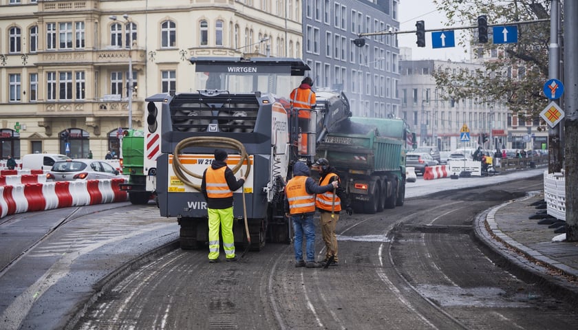 Prace przy przebudowie węzła Drobnera-Dubois. Zdjęcie z 1 grudnia 2025 r.