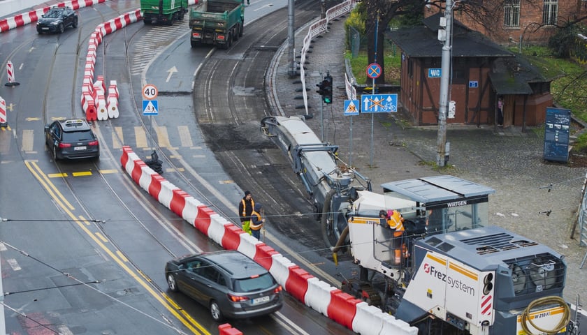 Prace przy przebudowie węzła Drobnera-Dubois. Zdjęcie z 1 grudnia 2025 r.