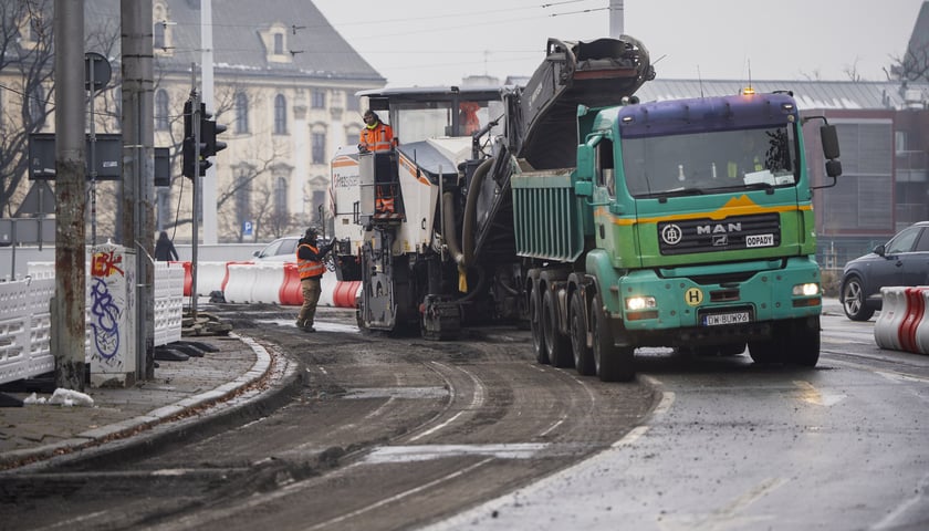 Prace przy przebudowie węzła Drobnera-Dubois. Zdjęcie z 1 grudnia 2025 r.