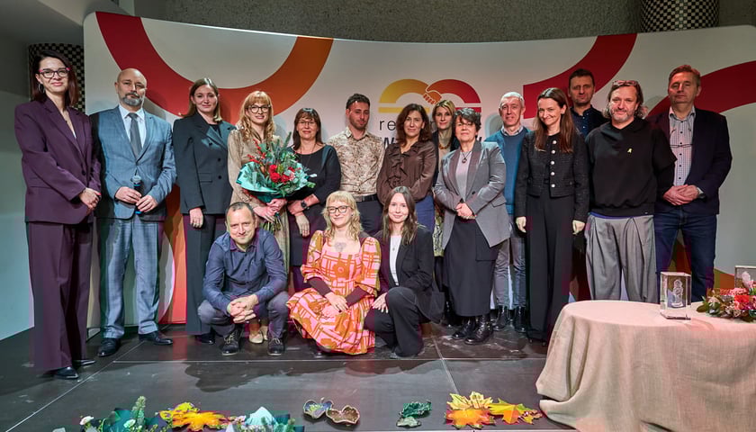 Laureaci 4. Wrocławskiej Gali Sprawiedliwości Naprawczej na wspólnym zdjęciu