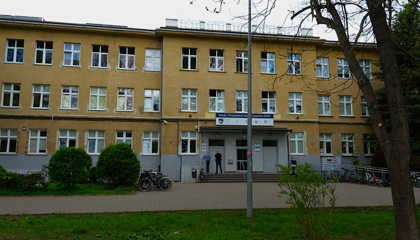 Budynek szkoły niepublicznej przy ul. Pautscha na Biskupienie