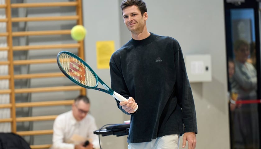 <p>Hubert Hurkacz zaczynał na Pułtuskiej. Ale Wrocław ma wiele kort&oacute;w, na kt&oacute;rych mogą ćwiczyć młodzi sportowcy</p>