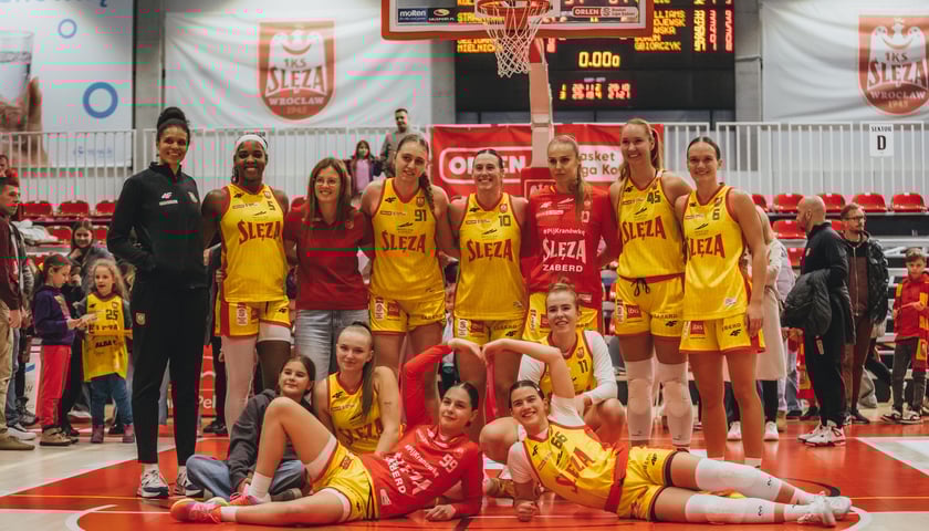 Na zdjęciu drużyna Ślęzy Wrocław po meczu z Wisłą Kraków. W czwartek, 11 grudnia, naszą drużynę czeka mecz z Movistar Estudiantes Madryt