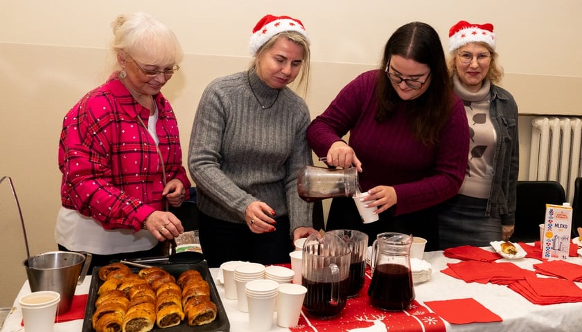 Spotkanie w ramach akcji MOPS "Paczki Dobrych Relacji" w domu parafialnym na Karłowicach