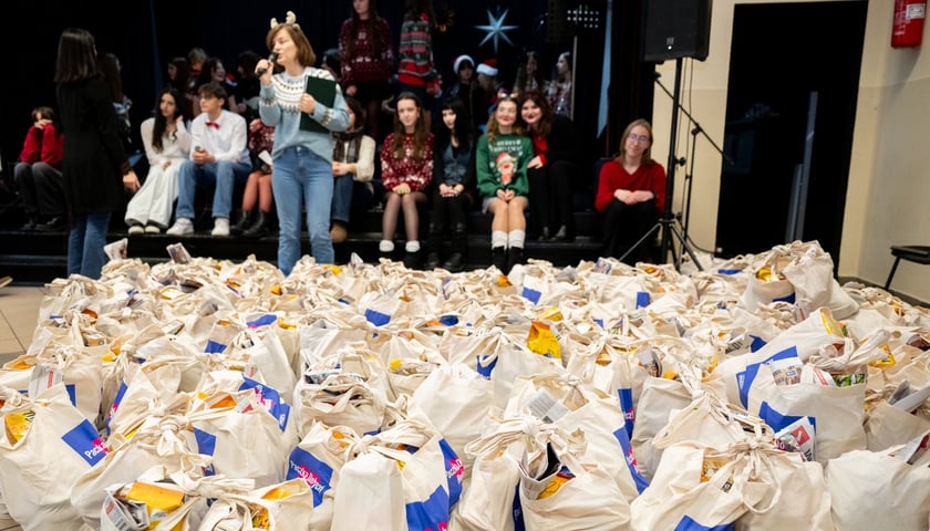 Spotkanie w ramach akcji MOPS "Paczki Dobrych Relacji" w domu parafialnym na Karłowicach