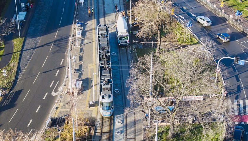 Budowa trasy autobusowo-tramwajowej na ulicy Bardzkiej - zdjęcie z 9 grudnia