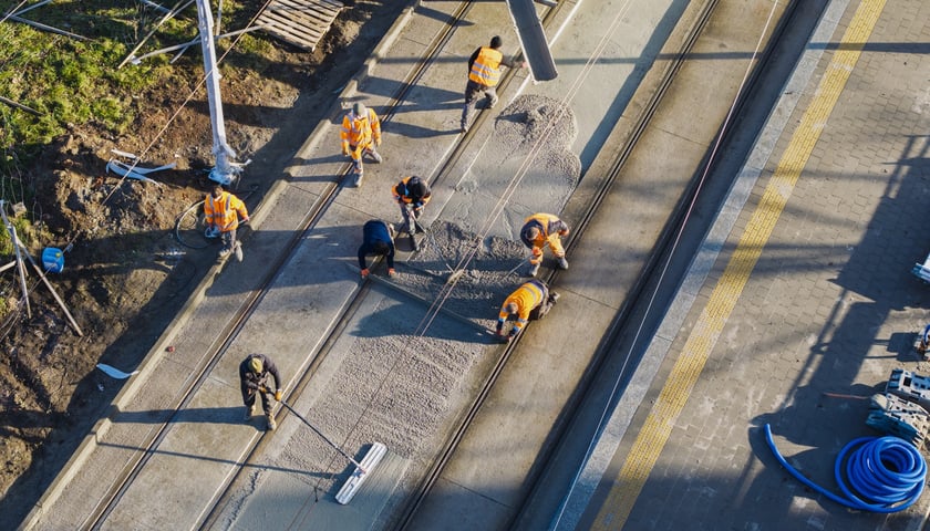 Budowa trasy autobusowo-tramwajowej na ulicy Bardzkiej - zdjęcie z 9 grudnia