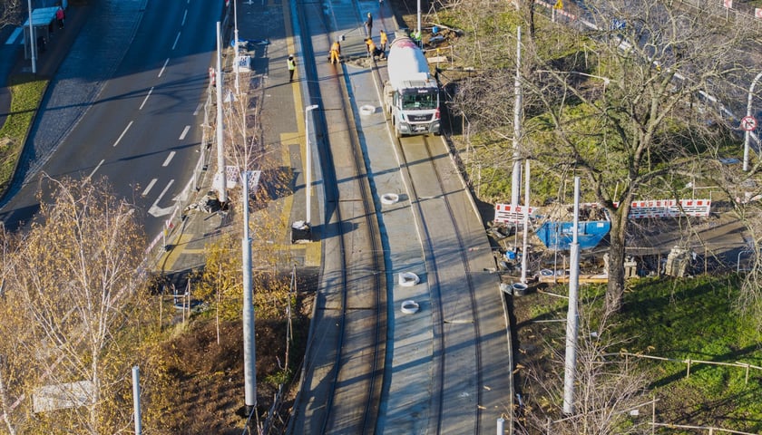 Budowa trasy autobusowo-tramwajowej na ulicy Bardzkiej - zdjęcie z 9 grudnia