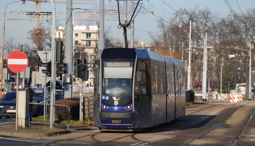 Od poniedziałku 15 grudnia tramwaje jeżdżą normalnie na Gaj i wróciły na Tarnogaj. Zdjęcie z 15 grudnia