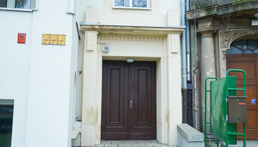 Plac Powstańc&oacute;w Śląskich 10