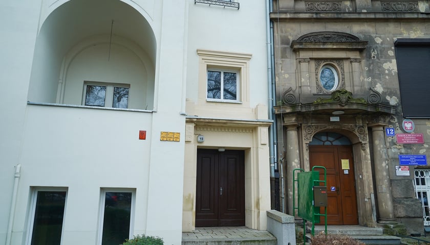 Plac Powstańc&oacute;w Śląskich 10