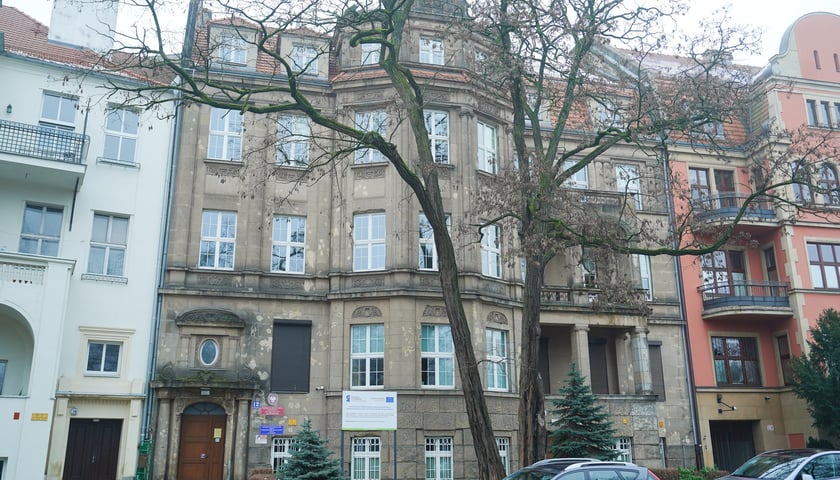 Plac Powstańc&oacute;w Śląskich 12