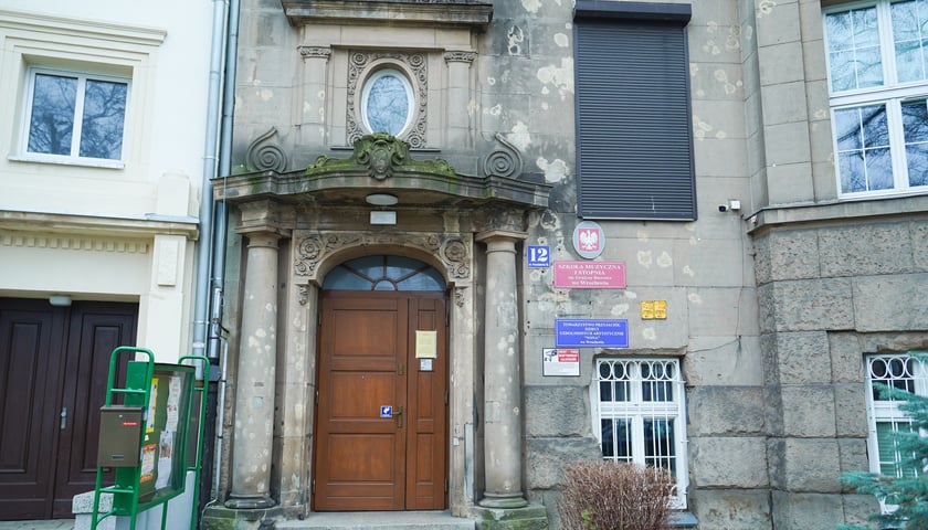 Plac Powstańc&oacute;w Śląskich 12