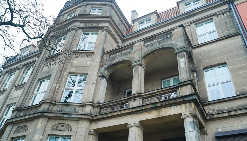 Plac Powstańc&oacute;w Śląskich 12