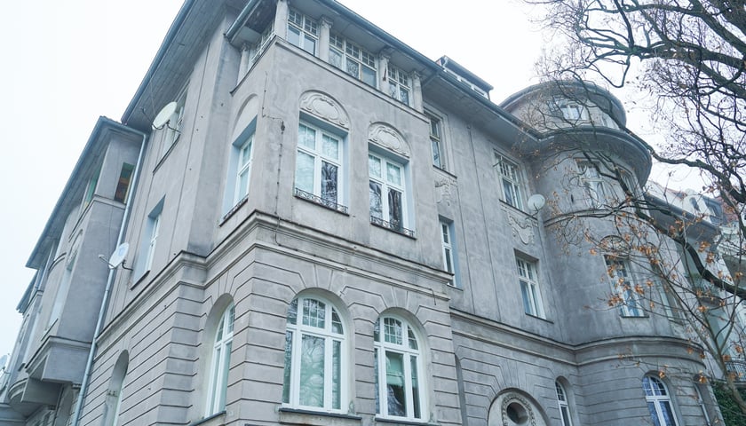 Plac Powstańc&oacute;w Śląskich 13