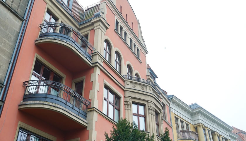 Plac Powstańc&oacute;w Śląskich 14