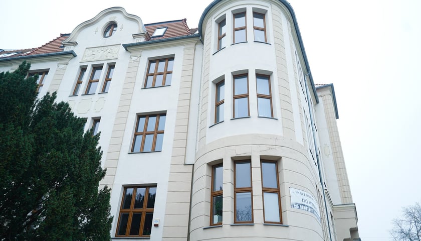 Plac Powstańc&oacute;w Śląskich 16-18