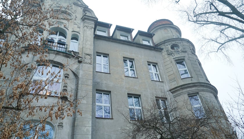 Plac Powstańc&oacute;w Śląskich 2