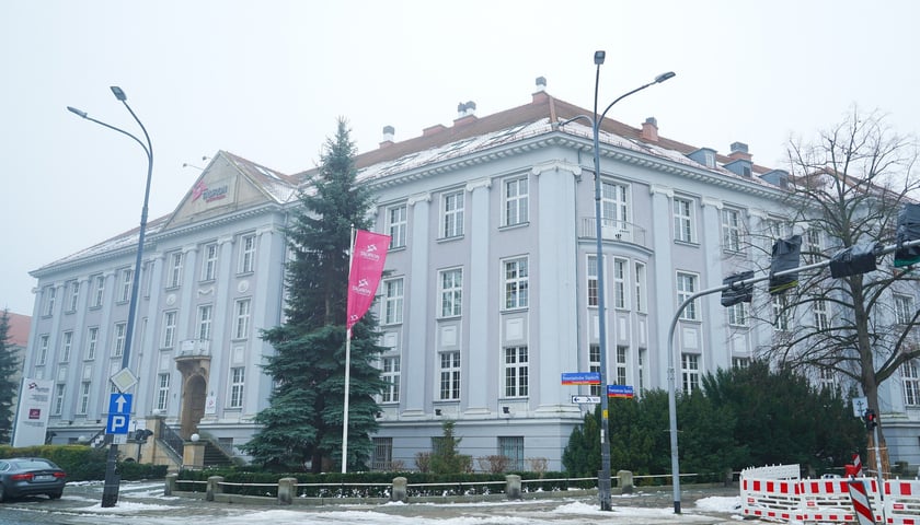 Plac Powstańc&oacute;w Śląskich 20