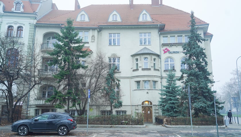 Plac Powstańc&oacute;w Śląskich 5