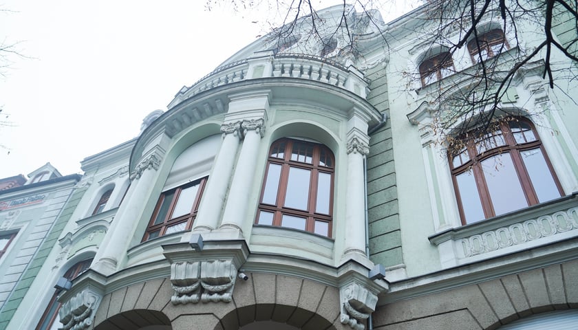 Plac Powstańc&oacute;w Śląskich 7