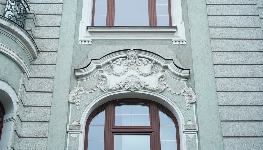 Plac Powstańc&oacute;w Śląskich 9